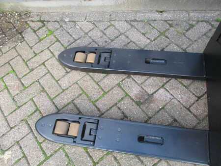 Transpallet elettrici 2018  Toyota LPE250 (4)