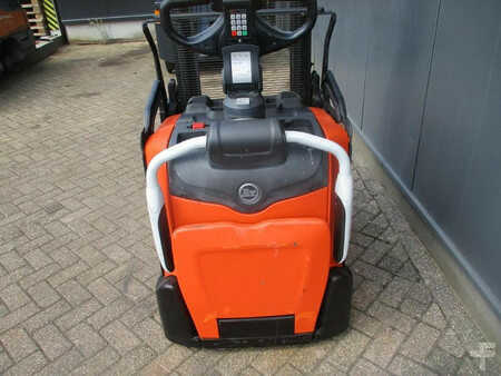 Pallet Stackers 2016 BT SPE 200L (4)