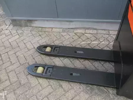 Nízkozdvižný vozík 2015  BT LPE200 (7)