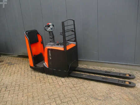 Electric Pallet Trucks 2015 BT LPE200 (2)