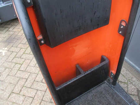 Electric Pallet Trucks 2015  BT LPE200 (7)