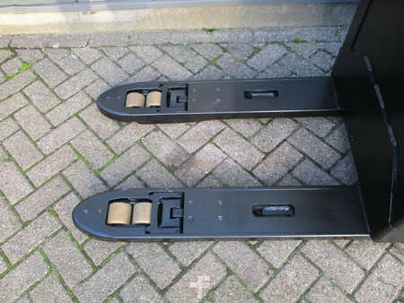 Transpallet elettrici 2018  Toyota LPE250 (8)