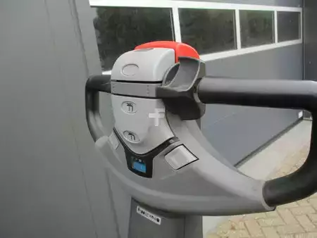 Transpallet elettrici 2018  Toyota LPE250 (6)