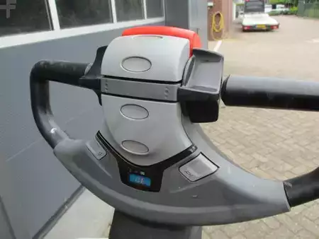 Wózki niskiego podnoszenia 2016  BT LPE200 (8)