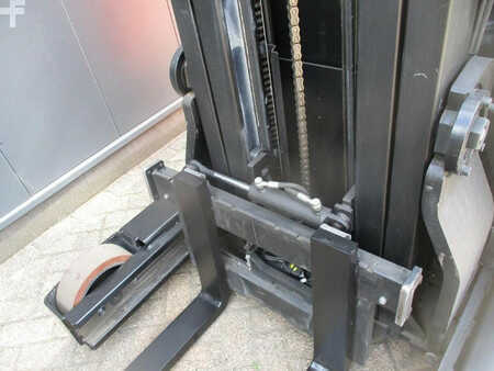 Tolóoszlopos targonca 2012  BT RRE 160 (10)