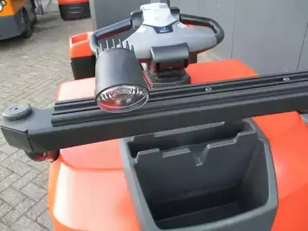 Wózki systemowe do implementacji 2018  Toyota TSE300 Tracto (3)