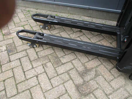 Pallet Stackers 2016  BT SPE200D (10)