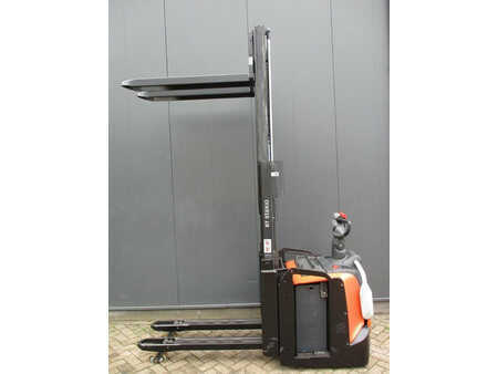 Pallet Stackers 2016  BT SPE200D (12)
