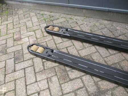 Pallet Stackers 2016  BT SPE200D (9)