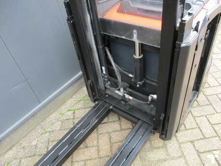 Pallet Stackers 2016  BT SPE200D (11)