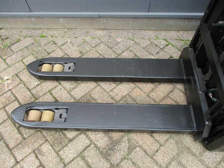 Pallet Stackers 2016  BT SPE200D (6)