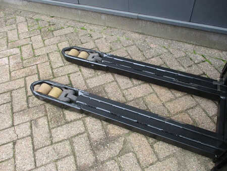 Pallet Stackers 2016  BT SPE200D (7)