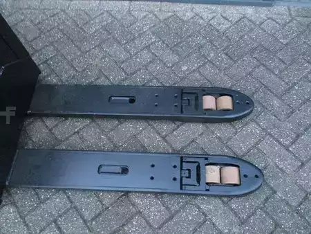 Lavtløftende truck 2017  Toyota LPE 250 (2)