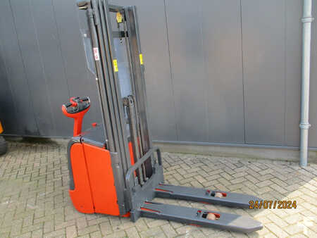 Stacker pedestre 2012  BT L 14i (1)