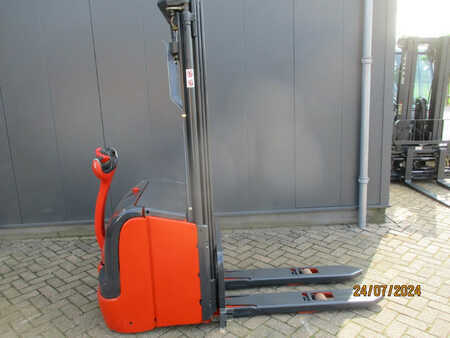 Stacker pedestre 2012  BT L 14i (2)