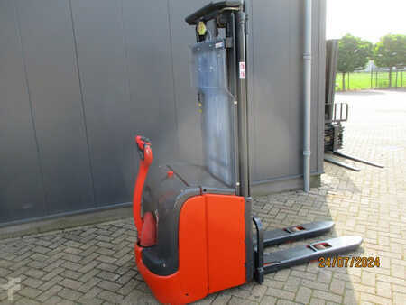 Stacker pedestre 2012  BT L 14i (3)