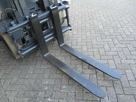 Carrelli elettrici 4 ruote 2006  Still R 60-35 (11)