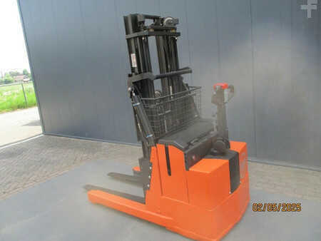 Reachstacker 2011  BT RWE 120 (3)