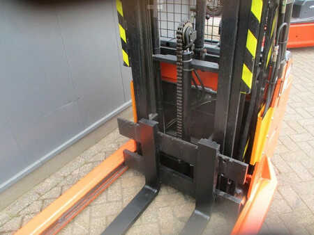 Pallet Stackers 2012  BT RWE 120 (4)