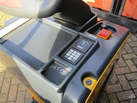 Chariots tracteurs 2010  Jungheinrich EZS 130 (8)