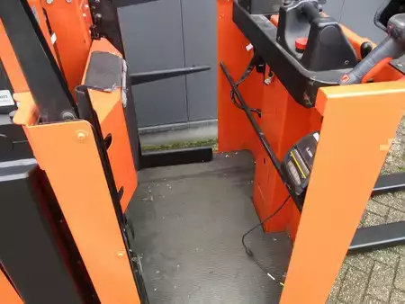 Pystysuora ordreplukker 2019  Toyota OME 100M (5)