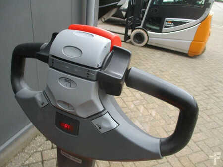 Niederhubwagen 2014  BT LWE 160 (8)