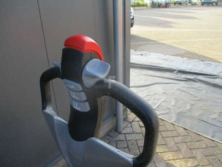 Transpalettes éléctriques 2015  Still EXU16 (5)