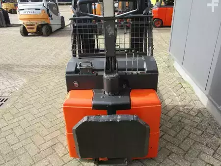 Pinontavaunu 2011  Toyota RWE120 (12)