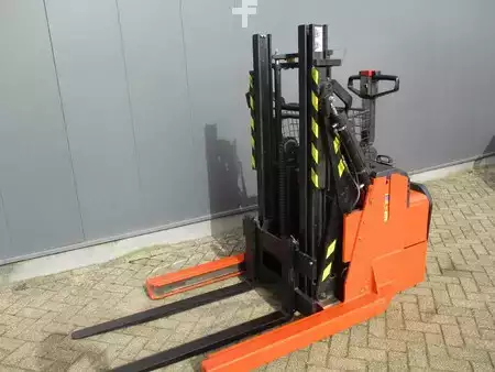 Pinontavaunu 2011  Toyota RWE120 (2)