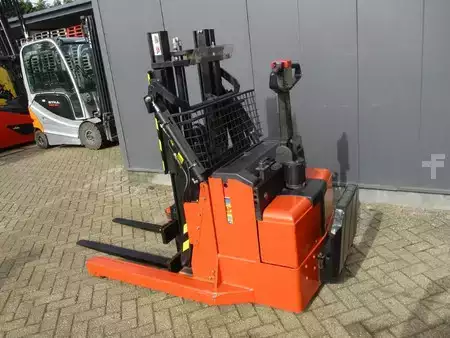 Pinontavaunu 2011  Toyota RWE120 (3)