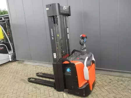 Wózek wysokiego podnoszenia 2023  Toyota SPE140L (3)