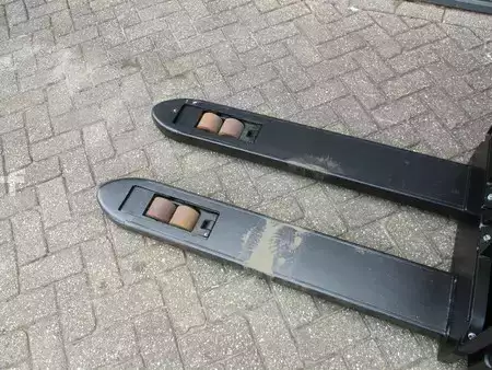 Hochhubwagen 2014  BT SWE 080L (7)
