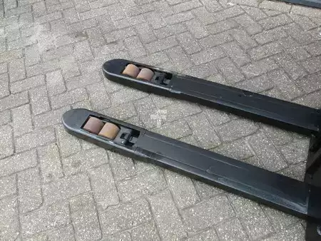 Hochhubwagen 2014  BT SWE 080L (8)