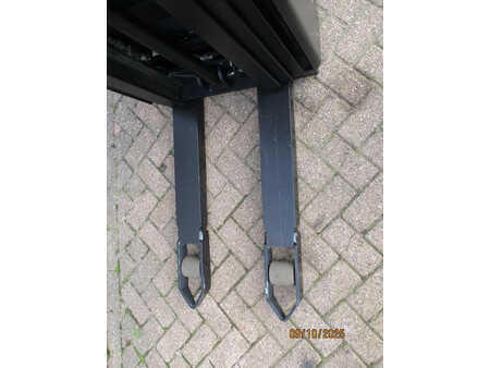 Wózek wysokiego podnoszenia 2015  BT SWE140 (5)