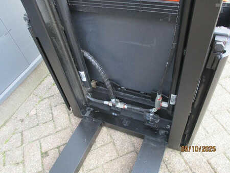 Wózek wysokiego podnoszenia 2015  BT SWE140 (8)