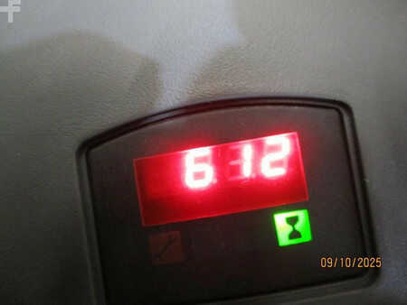 Wózek wysokiego podnoszenia 2015  BT SWE140 (9)