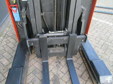 Reach Truck 2004  BT RRB2 (8)