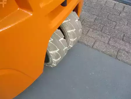 Chariots électriques à 3 roues 2019  Still RX20-20L (9)