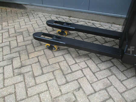 Hochhubwagen 2014  BT SWE 080L (9)