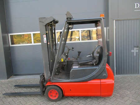 3-wiel elektrische heftrucks 1997  Linde E 16C (1)