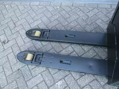 Lavtløftende truck 2020  Toyota LPE200 (4)
