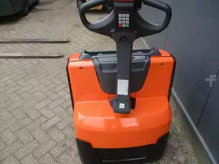 Transpaleta eléctrica 2022  Toyota LWE160 (8)