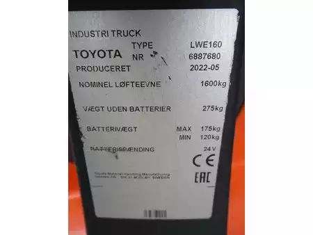 Transpaleta eléctrica 2022  Toyota LWE160 (9)