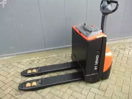 Porta-paletes elétrico 2019  Toyota LWE180 (2)