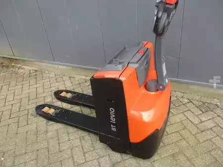 Porta-paletes elétrico 2019  Toyota LWE180 (3)