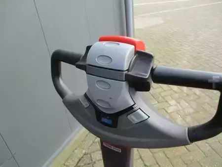 Porta-paletes elétrico 2019  Toyota LWE180 (7)