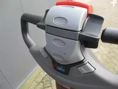 Porta-paletes elétrico 2019  Toyota LWE180 (8)