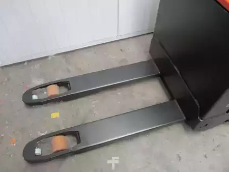 Elektrische palletwagens 2016  BT LWE160 (8)