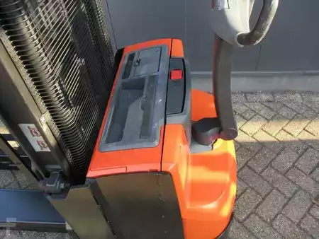 Apilador eléctrico 2012  BT SWE120 (8)