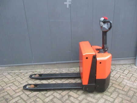 Lavtløftende truck 2007  BT LWE180 (1)